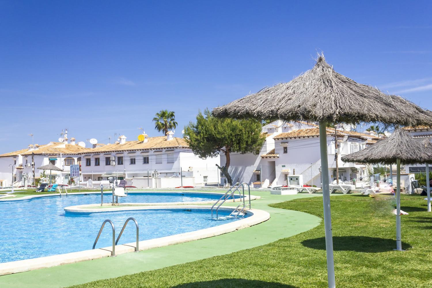 Bungalow Pink Palm Beach Torrevieja Eksteriør bilde