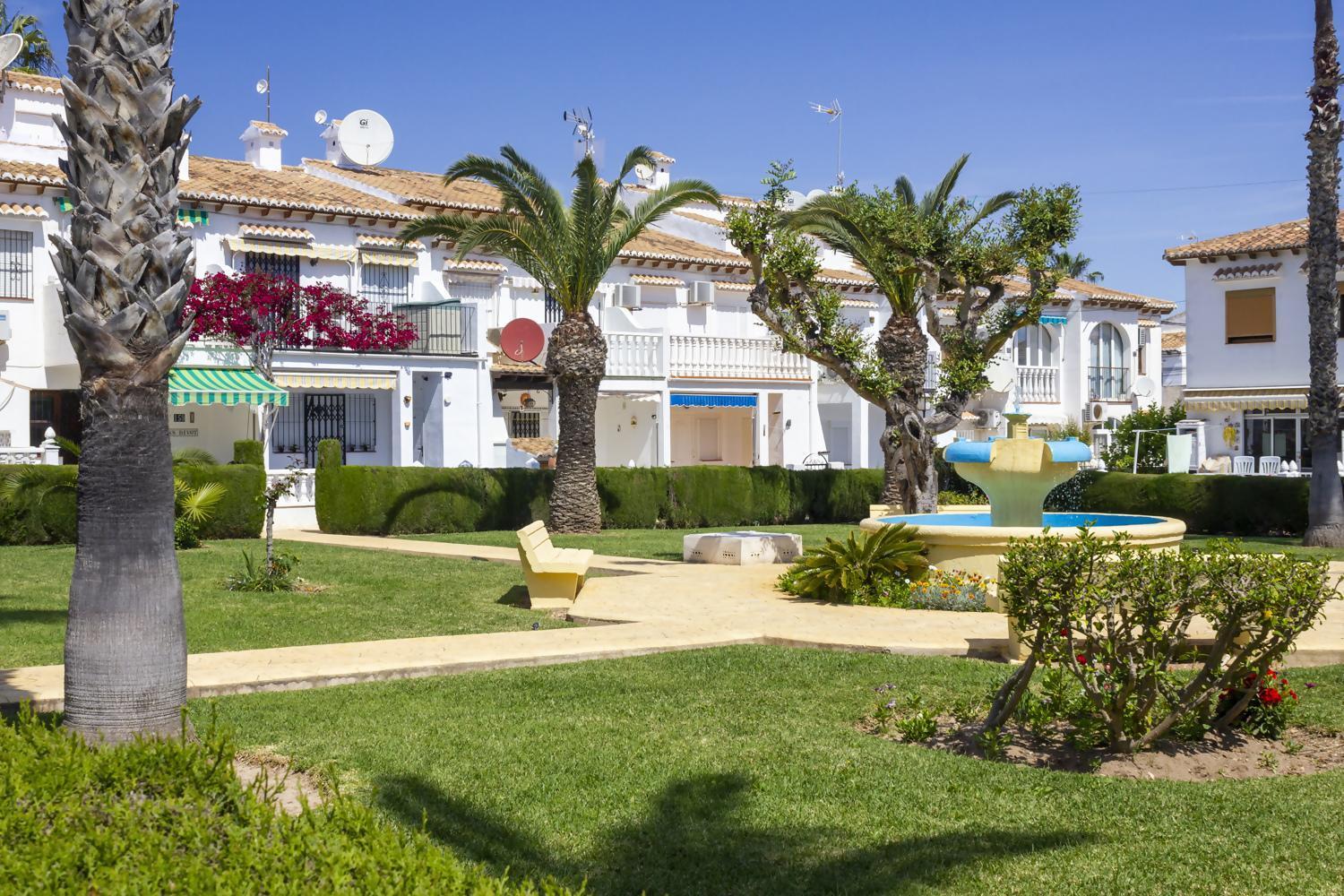 Bungalow Pink Palm Beach Torrevieja Eksteriør bilde