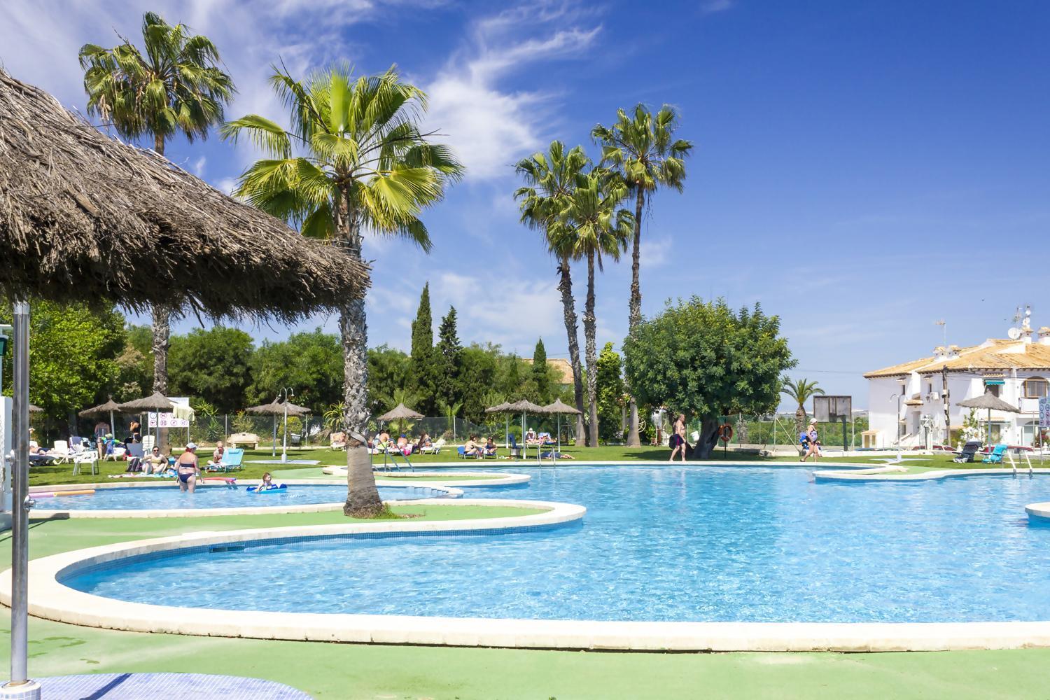Bungalow Pink Palm Beach Torrevieja Eksteriør bilde